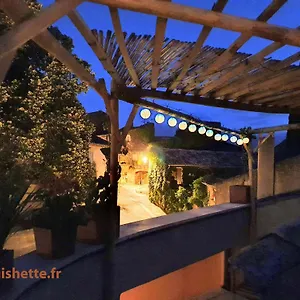  Holiday home L'exquishette De Lourmarin, Un Nid Sur Les Toits. France